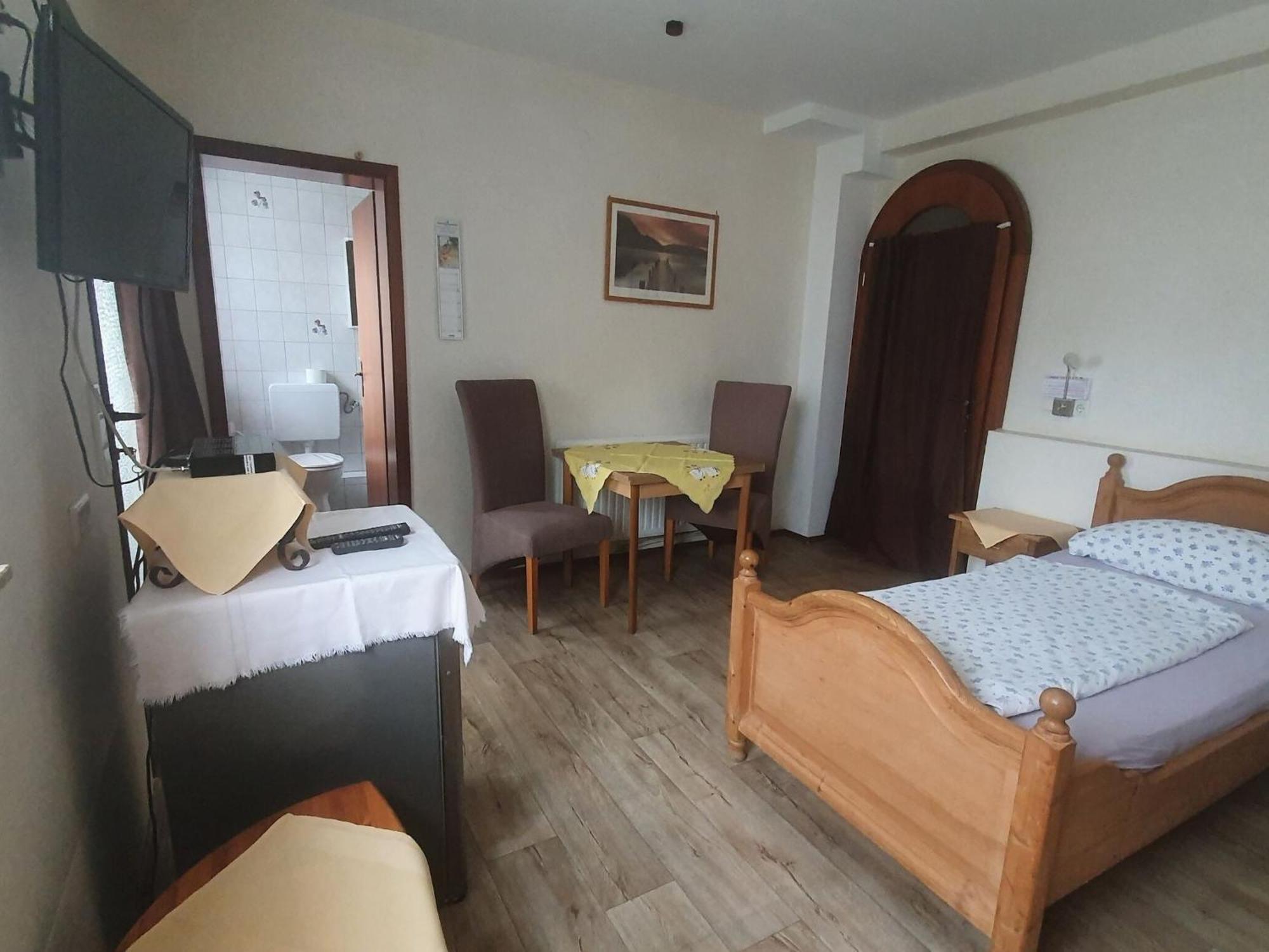 Large Detached Holiday Home In Hesse With Private Garden And Terrace Homberg  Luaran gambar